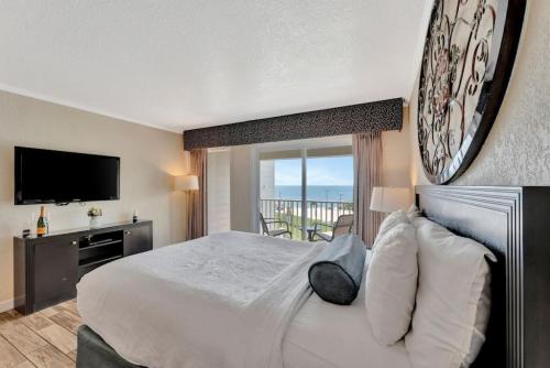 Gallery Detail: Seaside Luxury Oasis 2Bed Condo With Private Balcony On The
