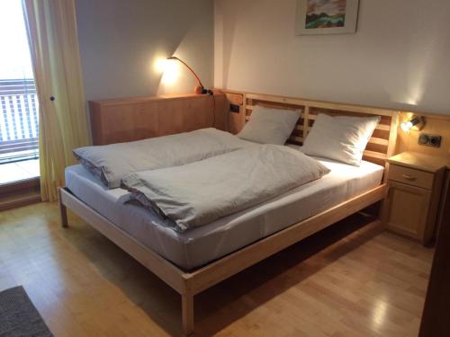 เตียงในห้องที่ Z_Happy Home Maroi Sankt Anton