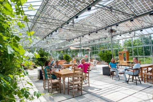 Restaurace v ubytování Achterhoeks Goed, Minicamping in Vragender