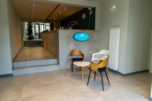 a waiting area with chairs and a table in a store at EdMont in Pietroşiţa