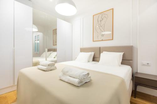 Majestic 4BR/4BATH apartment in Sagrada Familia area