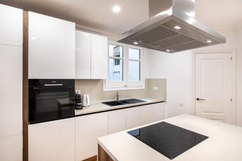 Majestic 4BR/4BATH apartment in Sagrada Familia area