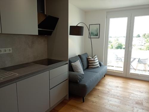 a kitchen and a living room with a couch at Ferienwohnung Mundry 