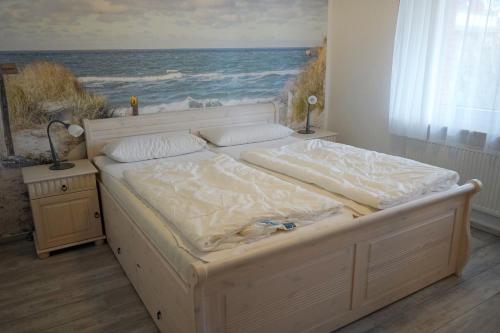 a bedroom with a bed with a picture of the ocean at Nautilus in Zingst