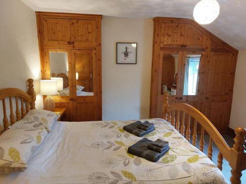 מיטה או מיטות בחדר ב-Rhubarb Cottage - A cosy country retreat