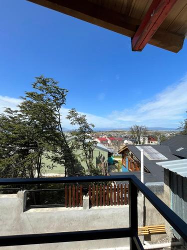 una vista desde el balcón de una casa en DEPARTAMENTOS AKAINIK II USHUAIA en Ushuaia