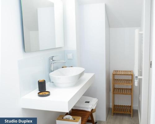 Bilik mandi di TRIADE Apartamentos