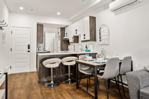a kitchen with a table and stools in a room at M11 Upscale Comfy Studio wAC in Perfect Location in Montréal