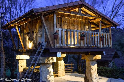 a tree house sitting on top of some rocks at Artesoro Baserria in San Pedro de Galdames