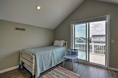 een slaapkamer met een bed en een raam met een balkon bij Canal Front Sunset Beach Home Steps to Ocean! in Sunset Beach