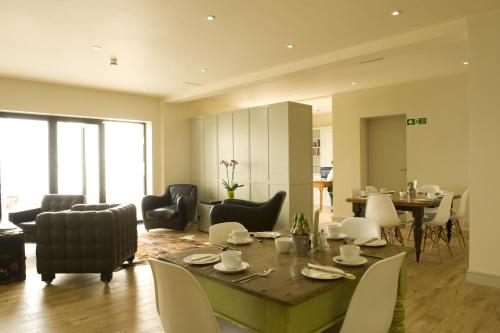 a living room with a table and chairs at Brooks Guesthouse Bristol in Bristol