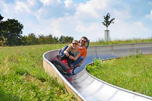 a man and a woman riding on a roller coaster at Mitten in Nastätten und doch im Grünen: schönes und modernes Apartment in Nastätten