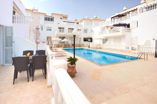 Piscina a Jules Apartment o a prop