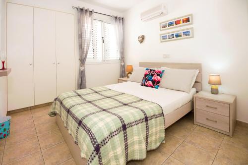 Llit o llits en una habitació de Jules Apartment