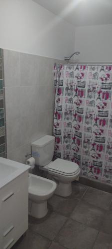Phòng tắm tại DEPARTAMENTO VILLA CARLOS PAZ CENTRO
