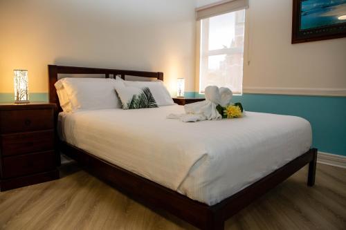 a bedroom with a bed with a teddy bear on it at Lovely Studio Apartment in Downtown Albany in Albany