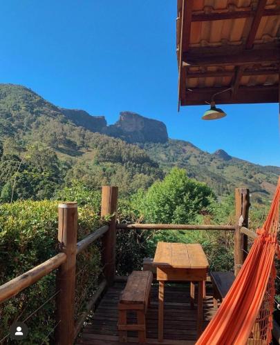 Pemandangan gunung umum atau pemandangan gunung yang diambil dari chalet
