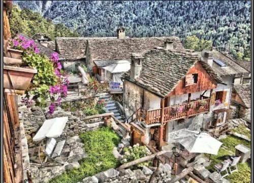 an old building with a balcony at La Baita Contemporanea; mix tra passato e presente in Prato