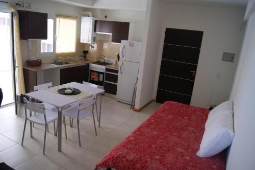 a small kitchen with a table and chairs in a room at Coral de Madryn in Puerto Madryn