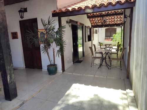 a patio with a table and a potted plant at Pousada L'étage in Búzios