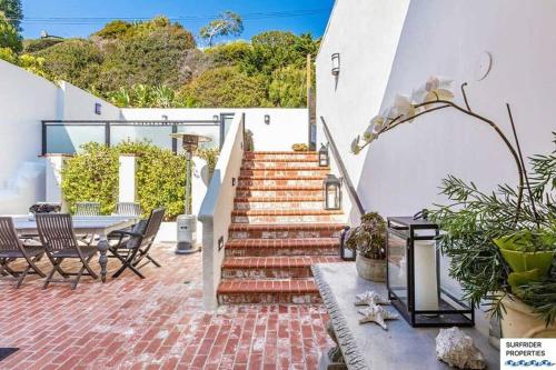 Malibu Road Beachfront Charmer – Photos 2