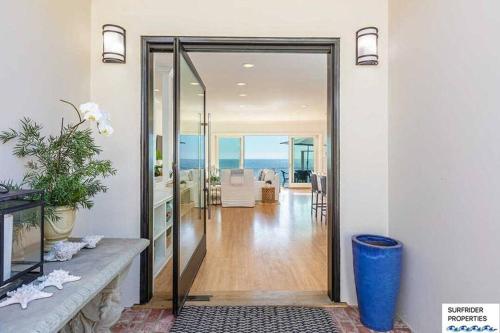 Malibu Road Beachfront Charmer – Photos 3