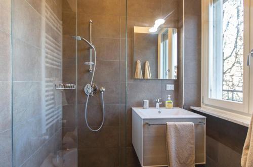 Bilik mandi di Apartment Melozzo
