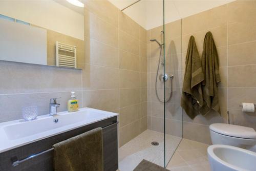 Bilik mandi di Apartment Melozzo