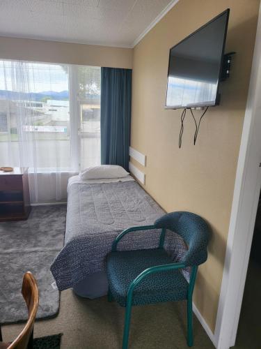 Televisyen dan/atau pusat hiburan di Totara Lodge Motel