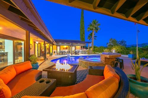 FIVE Bedroom Family Hacienda, Close to Wineries W Pool and Spa