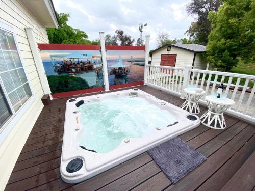 Spring is Open -Beautiful 1 BR Cottage, Private Jacuzzi, Close to Wineries