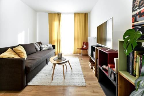 a living room with a couch and a table at Ferienwohnung in der Sonnenstadt Lienz in Lienz