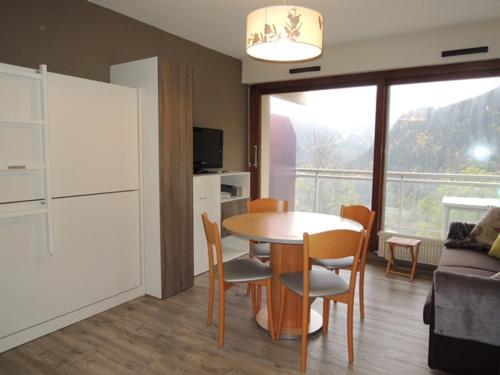 Studio lumineux avec balcon et parking, animaux acceptés