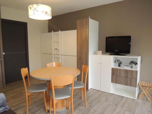 Studio lumineux avec balcon et parking, animaux acceptés