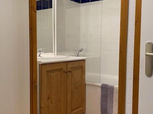 a bathroom with a sink and a bath tub at Appartement Orcières Merlette, 2 pièces, 4 personnes - FR-1-262-180 in Orcières