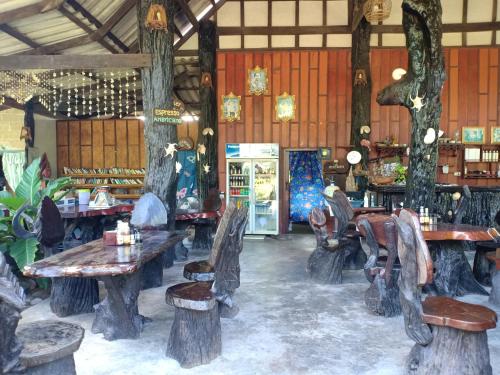 Restaurace v ubytování Friendly Koh Jum