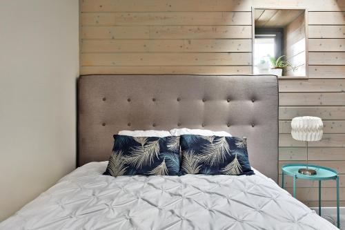 a bed with a headboard and two pillows on it at Maison Saint-Thomas in Cuiseaux