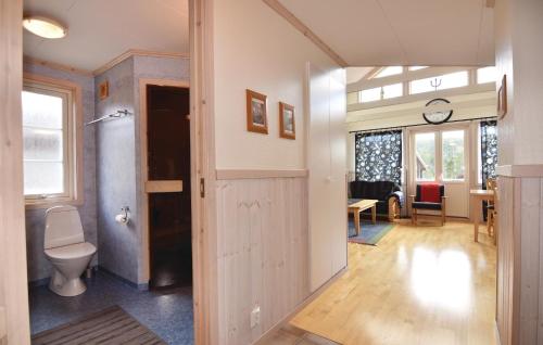 a hallway with a toilet and a dining room at 3 Bedroom Beautiful Home In Sälen in Sälen