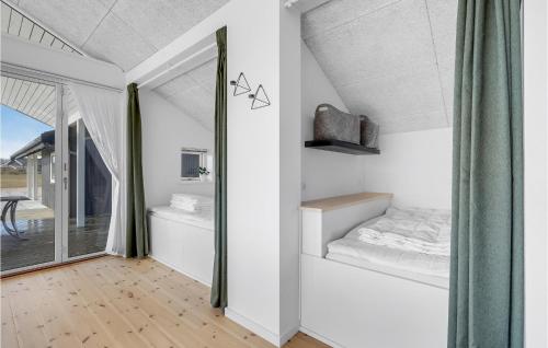 Una cama o camas en una habitación de Amazing Home In Slagelse With Kitchen