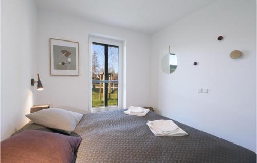 a bedroom with a bed with two towels on it at Beach Front Apartment In Lembruch-dmmer See With Kitchenette in Lembruch