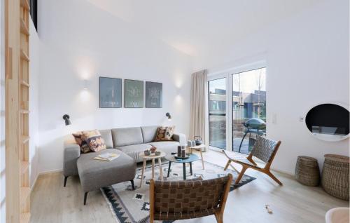 a living room with a couch and chairs at Beach Front Home In Lembruchdümmer See in Lembruch