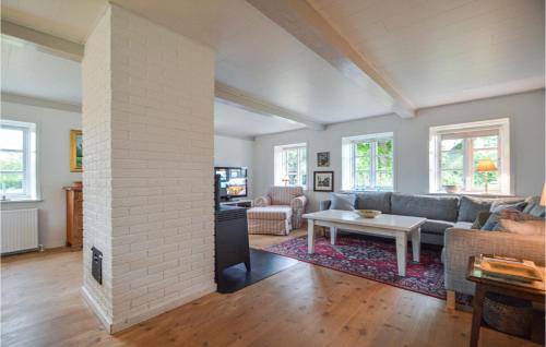 Η κουζίνα ή μικρή κουζίνα στο 3 Bedroom Awesome Home In Højer