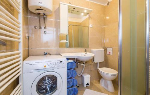 a bathroom with a washing machine and a sink at Beautiful Apartment In Lovran With 2 Bedrooms, Wifi And Jacuzzi in Lovran