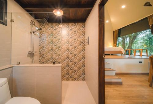 Ένα μπάνιο στο Kenaray Farmstay riverside