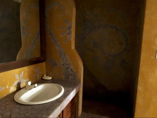 Bathroom sa Palm villa Mirissa hotel&spa