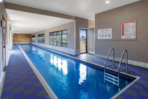 a large swimming pool in a building at Isla Villa, Cowes, Phillip Island. in Cowes