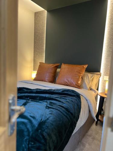 Кровать или кровати в номере CHAMBERS RISE - City Centre Stays