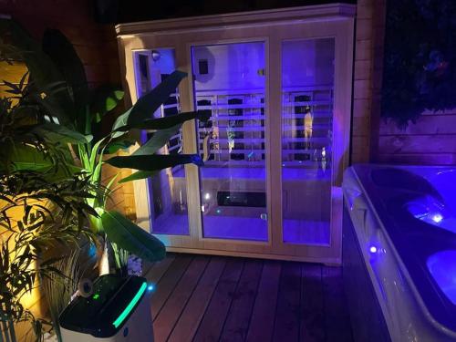 a bathroom with a tub and a window with purple lights at Tropical Spa in Provin