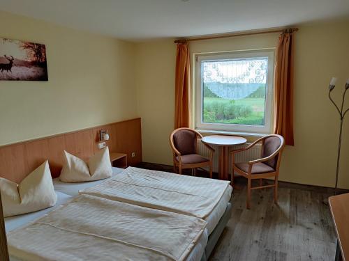 Postel nebo postele na pokoji v ubytování Hotel und Appartements Jägerhof Rügen