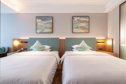 Cama o camas de una habitación en SSAW Boutique Hotel ZHIJIANG IMPRESSION